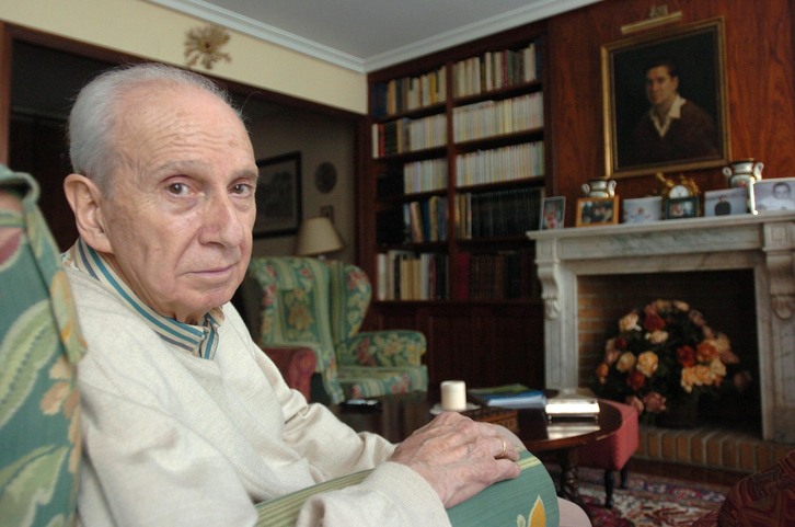 El compositor navarro Pascual Alcave, en su casa de Donostia en 2006.