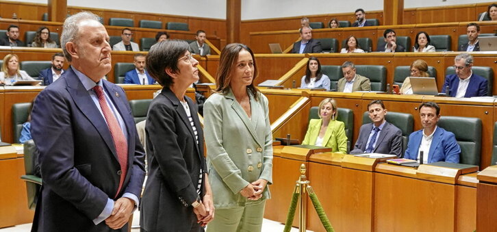 En la sesión parlamentaria fueron reelegidos los actuales senadores autonómicos.