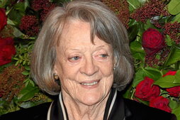 ≤La actriz Maggie Smith simultaneó el escenario con la gran y pequeña pantalla.