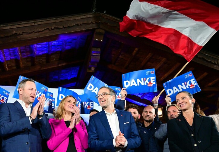 El líder del partido ultraderechista FPÖ, Herbert Kickl, celebrando su victoria.