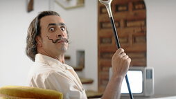 Hasta cuatro actores interpretan el papel de Salvador Dalí en la película «Daaaaaalí!», dirigida por Quentin Dupieux.