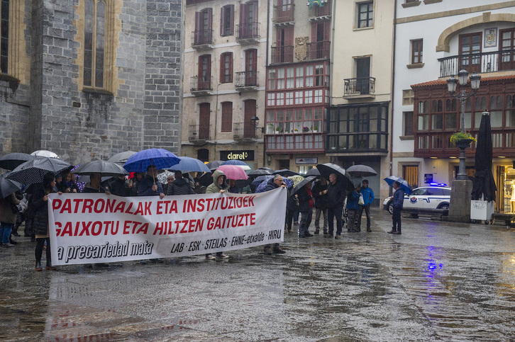 Imagen de la movilización que llevaron a cabo en Arrasate tras la muerte del trabajador.