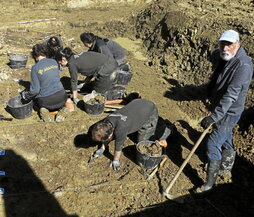 Aranzadi, en el cementerio de Zornotza.