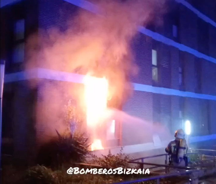 Incendio en un vivienda de la calle Las Acacias de Muskiz.