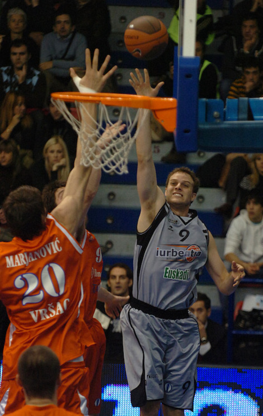 Bilbao Basket jugó en La Casilla su primer partido europeo, frente al Hemofarm Stada serbio.