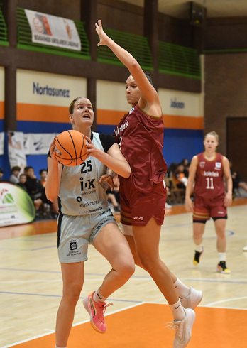 Irati Etxarri y Becky Massey, plenas de intensidad en la Euskal Kopa.