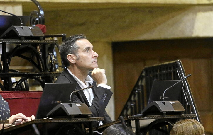 El portavoz de EH Bildu, Iker Casanova, en el pleno de debate general.