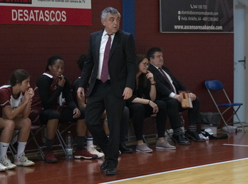 Mario López, en un partido cuando era entrenador.