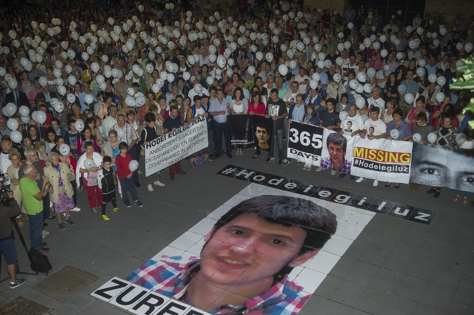 Concentración en Galdakao un año después de la desaparición de Hodei Egiluz. (Luis JAUREGIALTZO/FOKU)