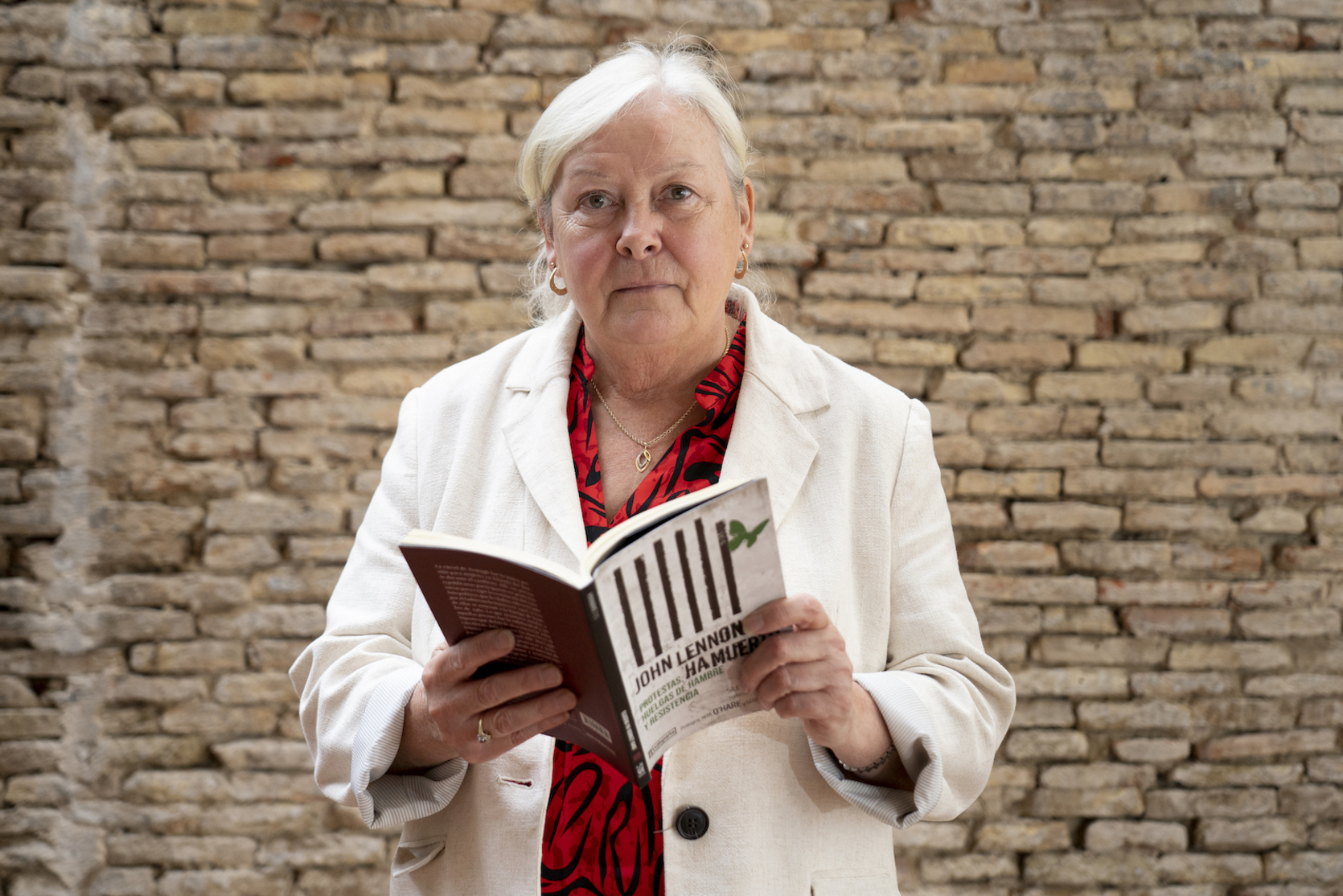 Síle Darragh, en la librería de Txalaparta. 