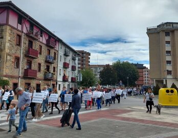 Manifestación que ha recorrido este sábado Usansolo.