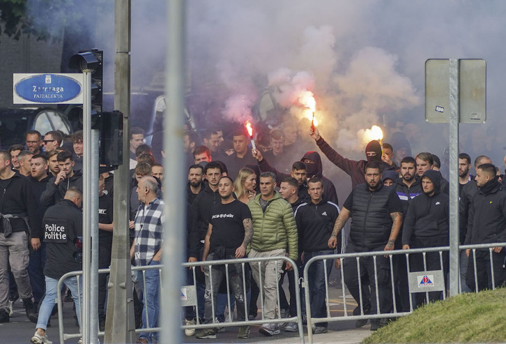 Los ultras del Anderlecht, en su «paseo» hasta Anoeta.