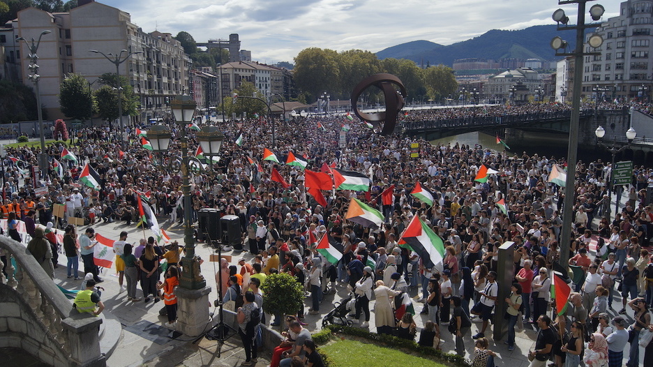 La movilización concluyó ante el Consistorio bilbaino.