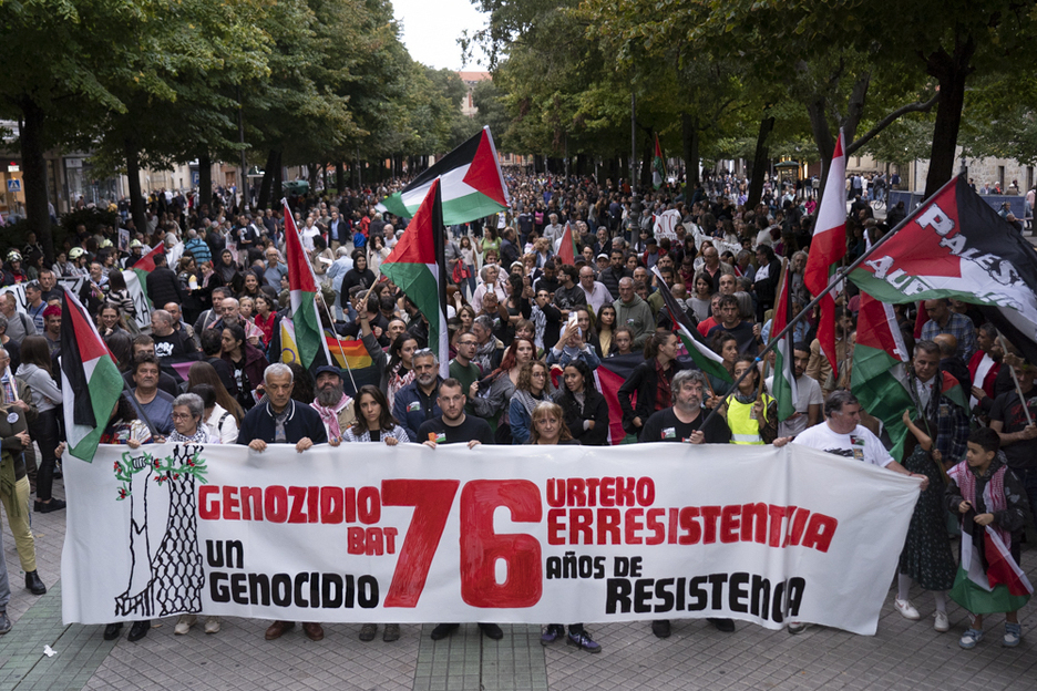 Cabecera de la movilización de Iruñea, también multitudinaria.