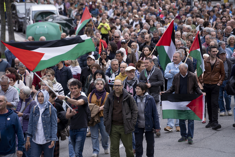 Las banderas palestinas se han visto en todo el recorrido en Iruñea.