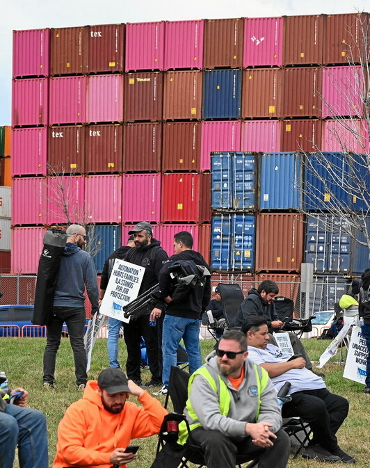 Estibadores en huelga en el puerto de Nueva York.