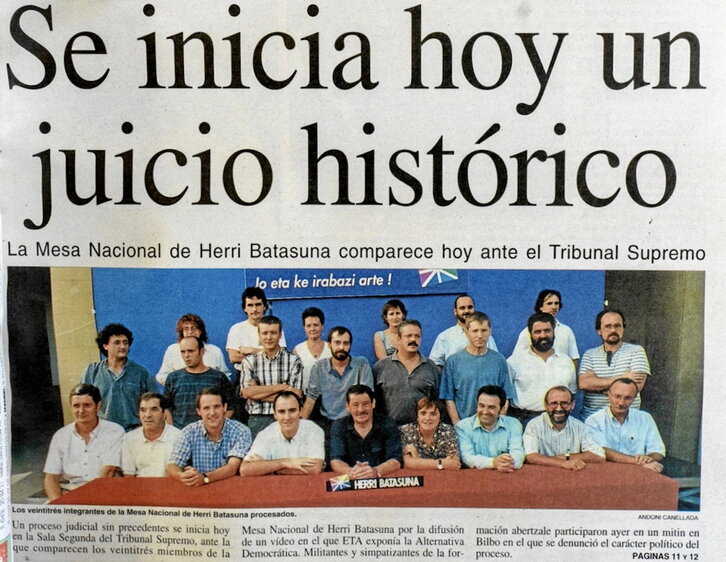 Bajo estas líneas, la portada de «Egin» del 6 de octubre de 1997. A la derecha, detención de los mahaikides Karmelo Landa y Tasio Erkizia en la sede de HB en Bilbo el 5 de diciembre de 1997.