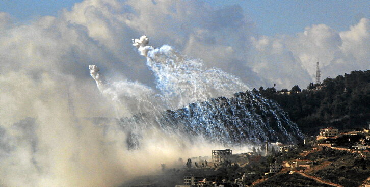 Bombardeo israelí sobre la localidad libanesa de Kfar Kila, en el sur del país.