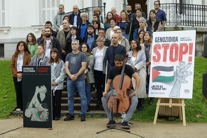 Gernika Palestina Herri Ekimenak Aieteko jauregian, Donostian, egin duen agerraldia.