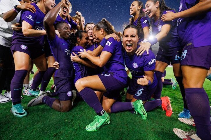 Marta celebra con sus compañeras el primer título en la historia de Orlando Pride.