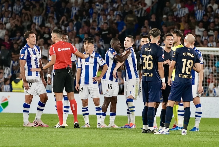 El Alavés se llevó los tres puntos de Anoeta en el único derbi liguero vasco que se ha jugado hasta el momento.