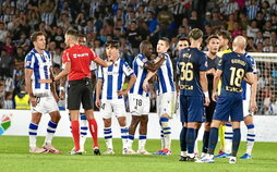 El Alavés se llevó los tres puntos de Anoeta en el único derbi liguero vasco que se ha disputado hasta el momento.