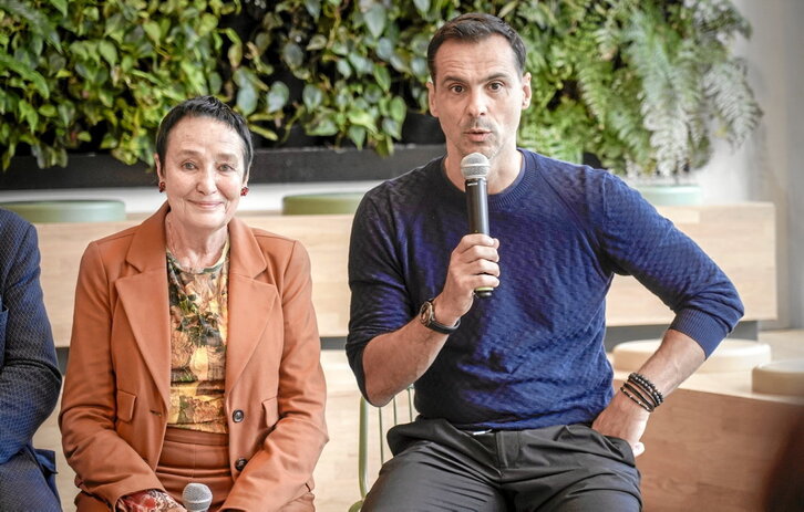 Jone Goirizelaia e Igor Yebra, en la presentación del concurso de danza que impulsan y organizan.