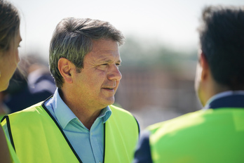 El secretario de Estado de Transportes y Movilidad Sostenible, José Antonio Santano, durante una visita a las obras de la terminal logística de Jundiz, en Gasteiz, en julio.