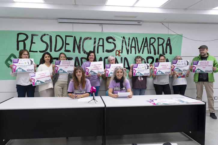 Comparecencia de trabajadoras de las residencias navarras, hoy en la sede de ELA en Iruñea.