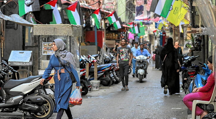 Banderas palestinas en las estrechas calles del campo de refugiados de Shatila, en Beirut.