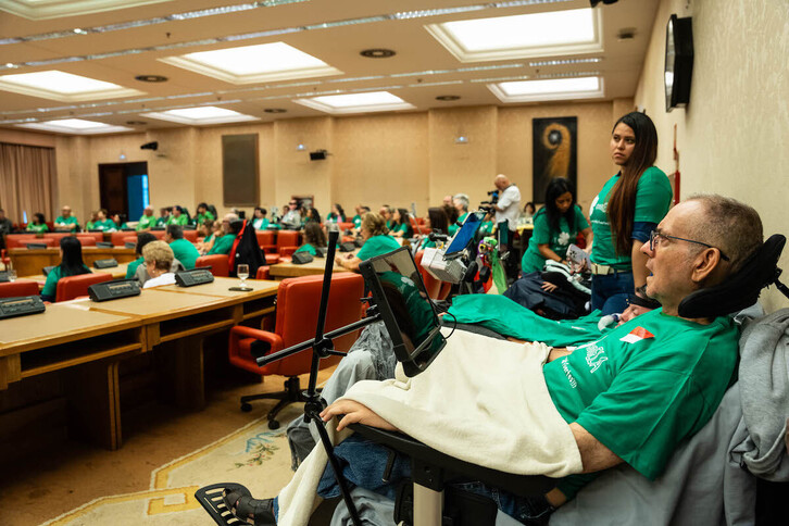 Personas afectadas por ELA han seguido en el mismo Congreso la votación de la nueva ley.