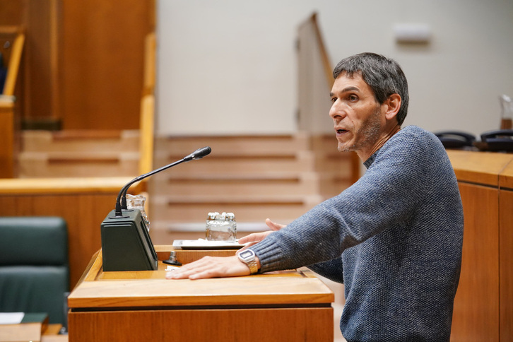 Jon Hernández, parlamentario de Sumar, impulsó la iniciativa sobre Euskaltel.