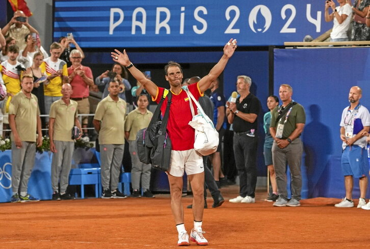 Nadal, despidiéndose de la última edición del torneo parisino.