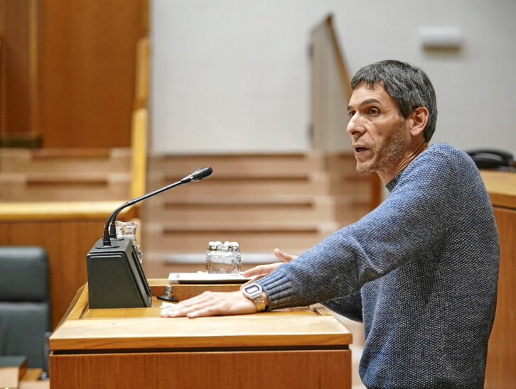 Jon Hernández, parlamentario de Sumar, impulsó la iniciativa sobre Euskaltel.