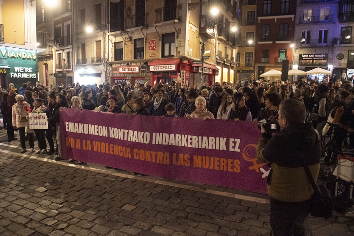 La concentración, en la Plaza del Ayuntamiento de Iruñea.