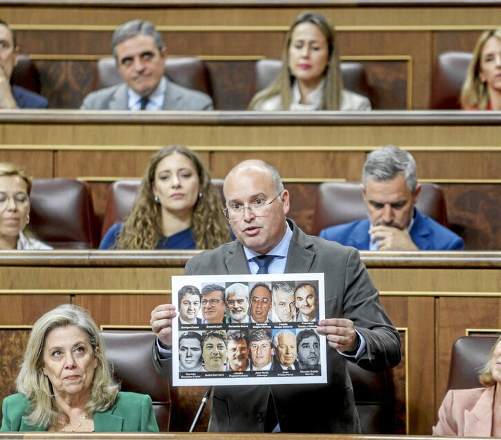 Miguel Tellado (PP) carga contra el PSOE utilizando a las víctimas.