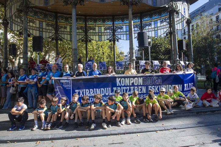 Belodromoan hasi eta Bulebarrean bukatu da manifestazioa, «konponbidea» leloarekin.