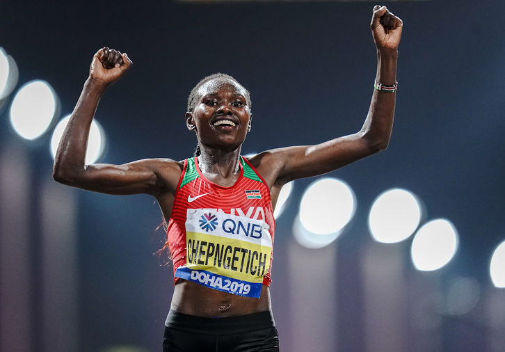 Ruth Chepngetich, en una imagen de archivo, celebra la victoria en el Mundial de 2019. 