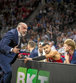 Pablo Laso, dando órdenes en Euroliga.