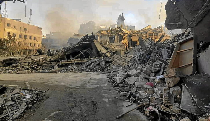 Ruinas tras un ataque israelí en la localidad libanesa de Nabatieh.