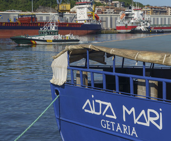 Aita Mari ontzia Pasaiako portuan, artxiboko argazki batean.