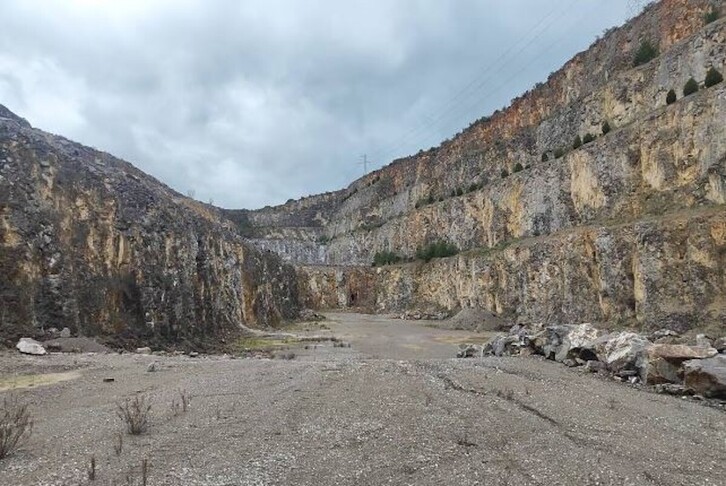 Cantera de Langraiz, cuya actividad preocupa.