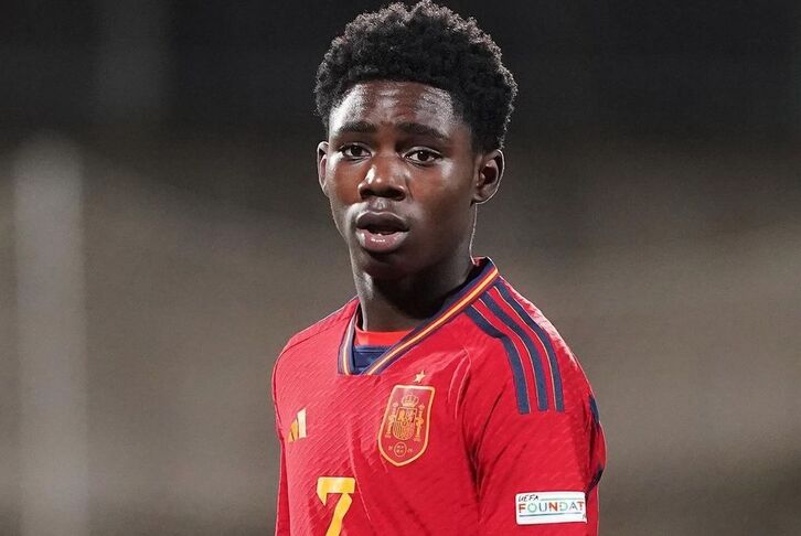 Elijah Gift, con la camiseta de la selección española.