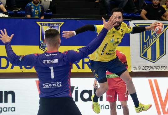 Iñaki Cavero, en el duelo anterior de la EHF European League.