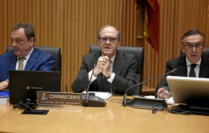 Ángel Gabilondo, presentando el informe al Congreso y al Senado.