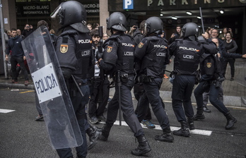 La Policía española, en Barcelona, durante el referéndum del 1-O.