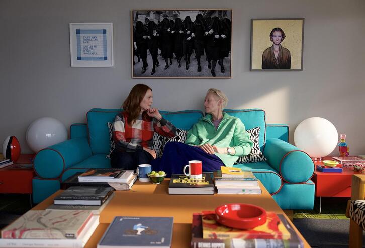 Tilda Swinton y Julianne Moore en una escena de la película.