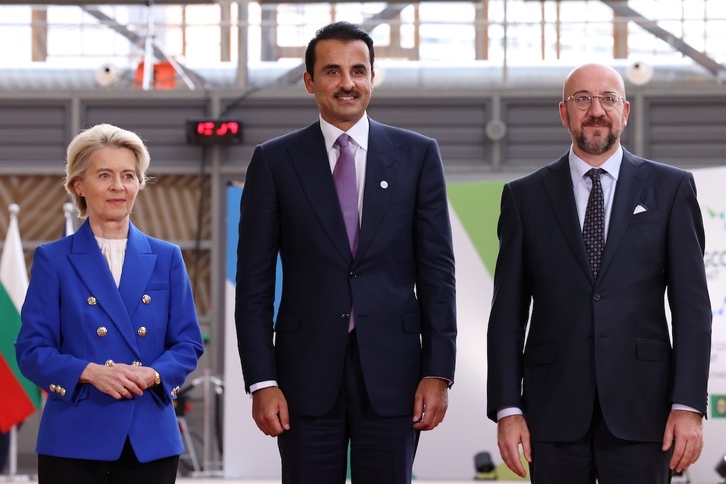 Von der Leyen, Al Thani y Michel, este miércoles en Bruselas.