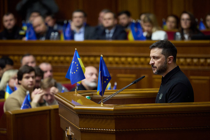 El presidente de Ucrania, Volodimir Zelenski, presenta su plan «para la victoria» en el Parlamento.