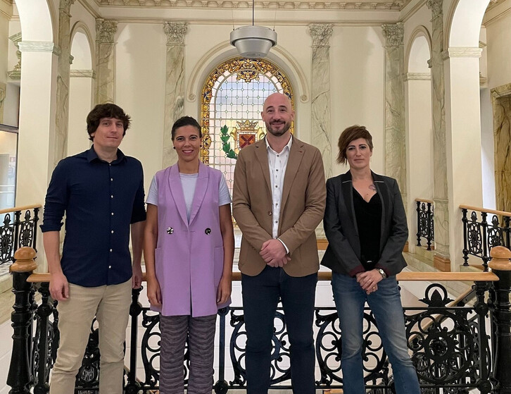 Representantes del PSE y PNV de Eibar en la presentación del acuerdo.